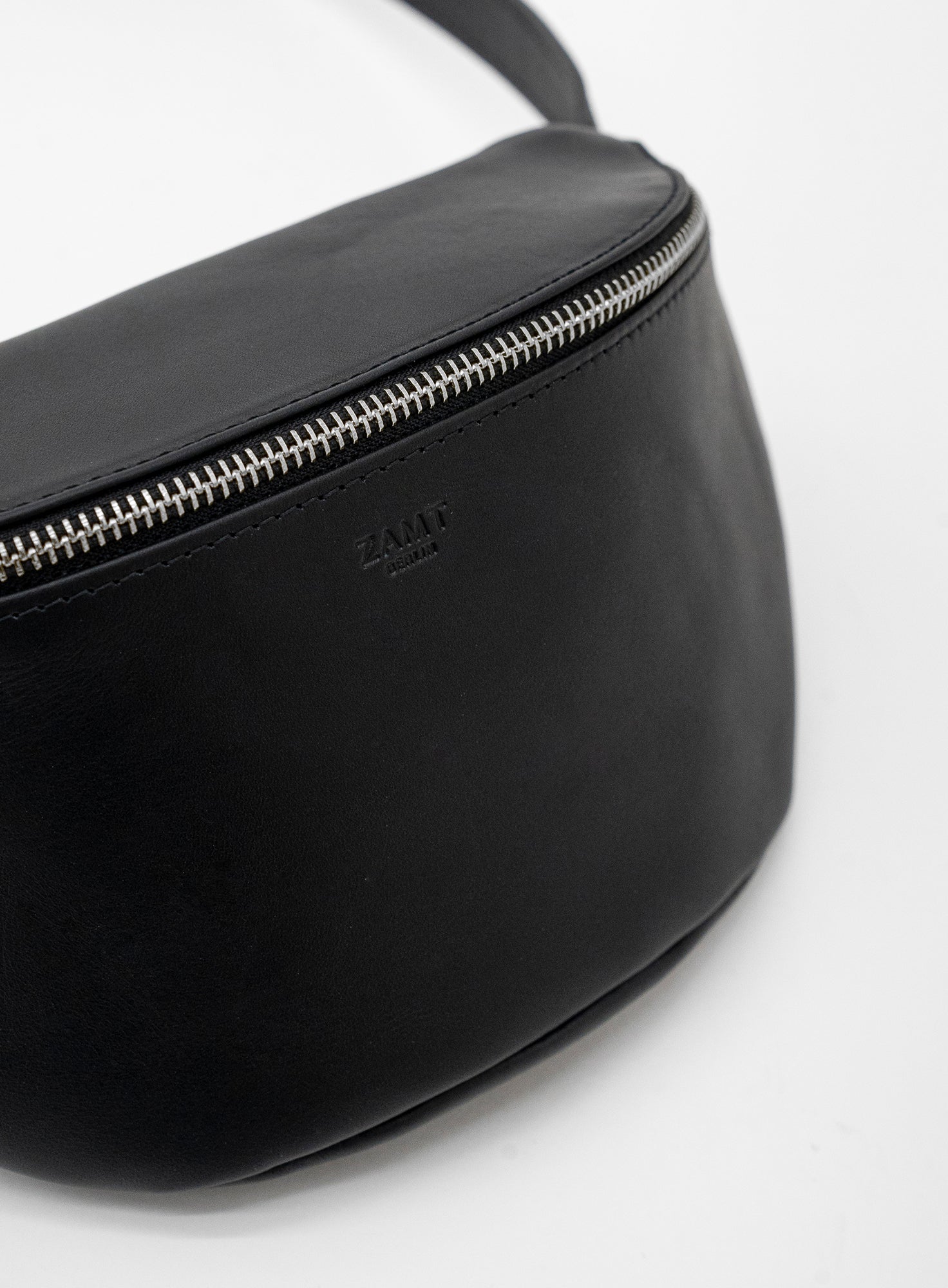 HIP_BAG_CAN_Black_Designed_in_Berlin_Made_to_last_Handmade_in_Poland.