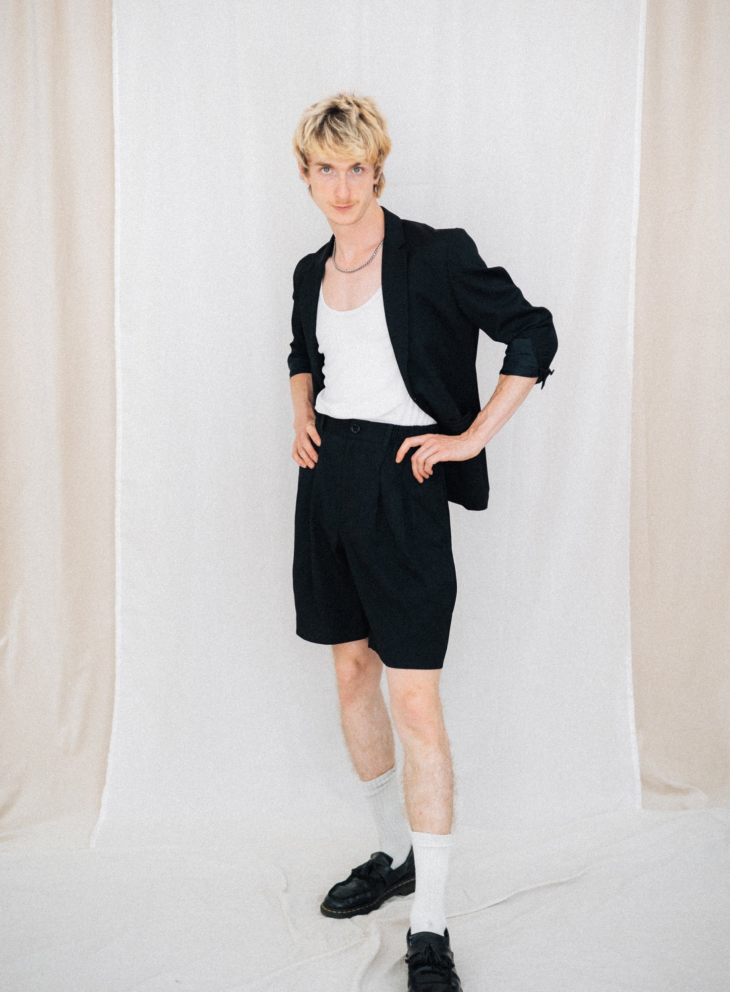 FAVORITE 11 | TAILORED WIDE SHORT BLACK