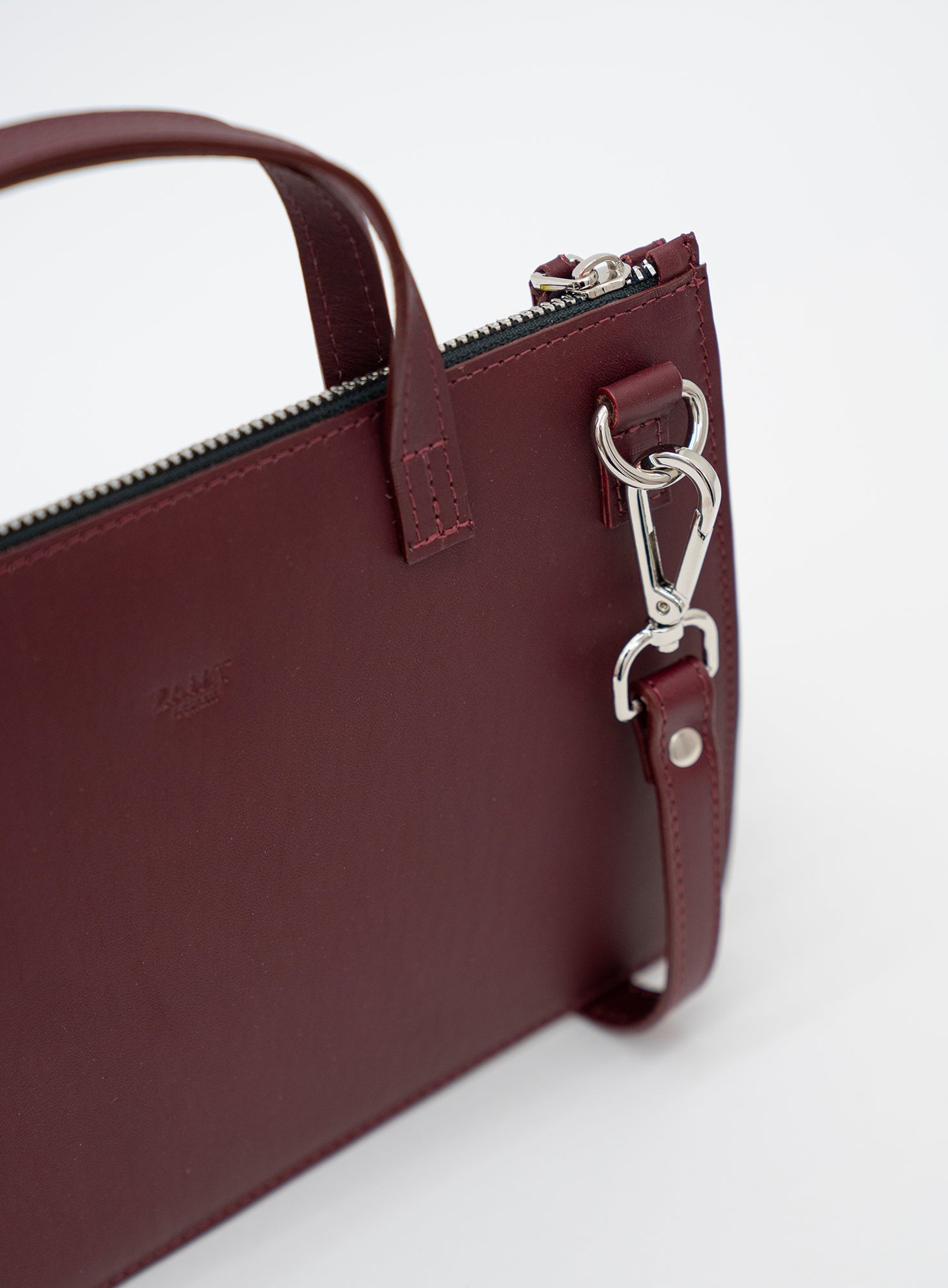 CROSSBODY_POUCH_LEYAN_BORDEAUX_Designed_in_Berlin_Made_to_last_Handmade_in_Poland.