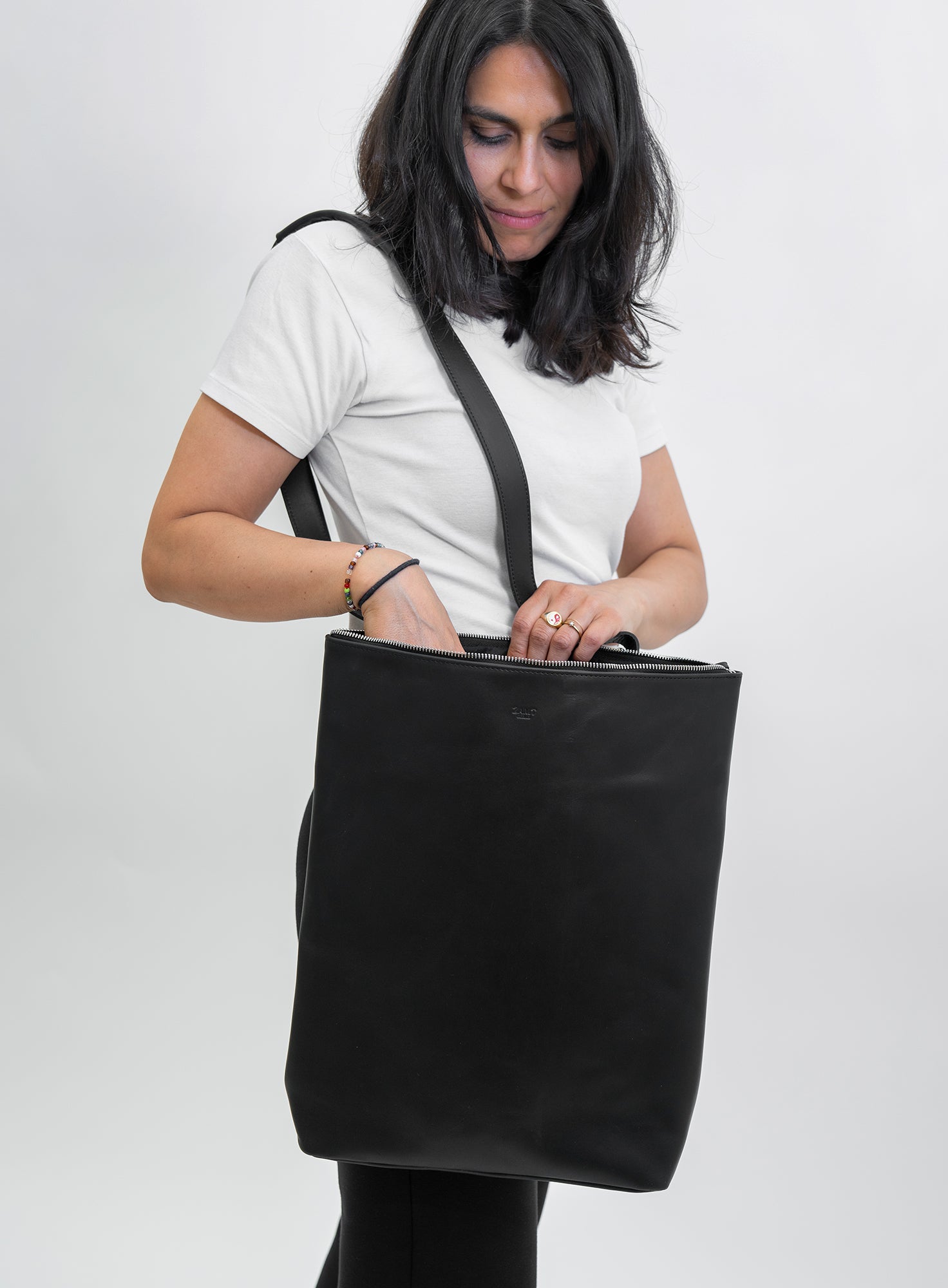 TOTE_BACKPACK_ELLIOT_BLACK_Designed_in_Berlin_Made_to_last_Handmade_in_Poland.