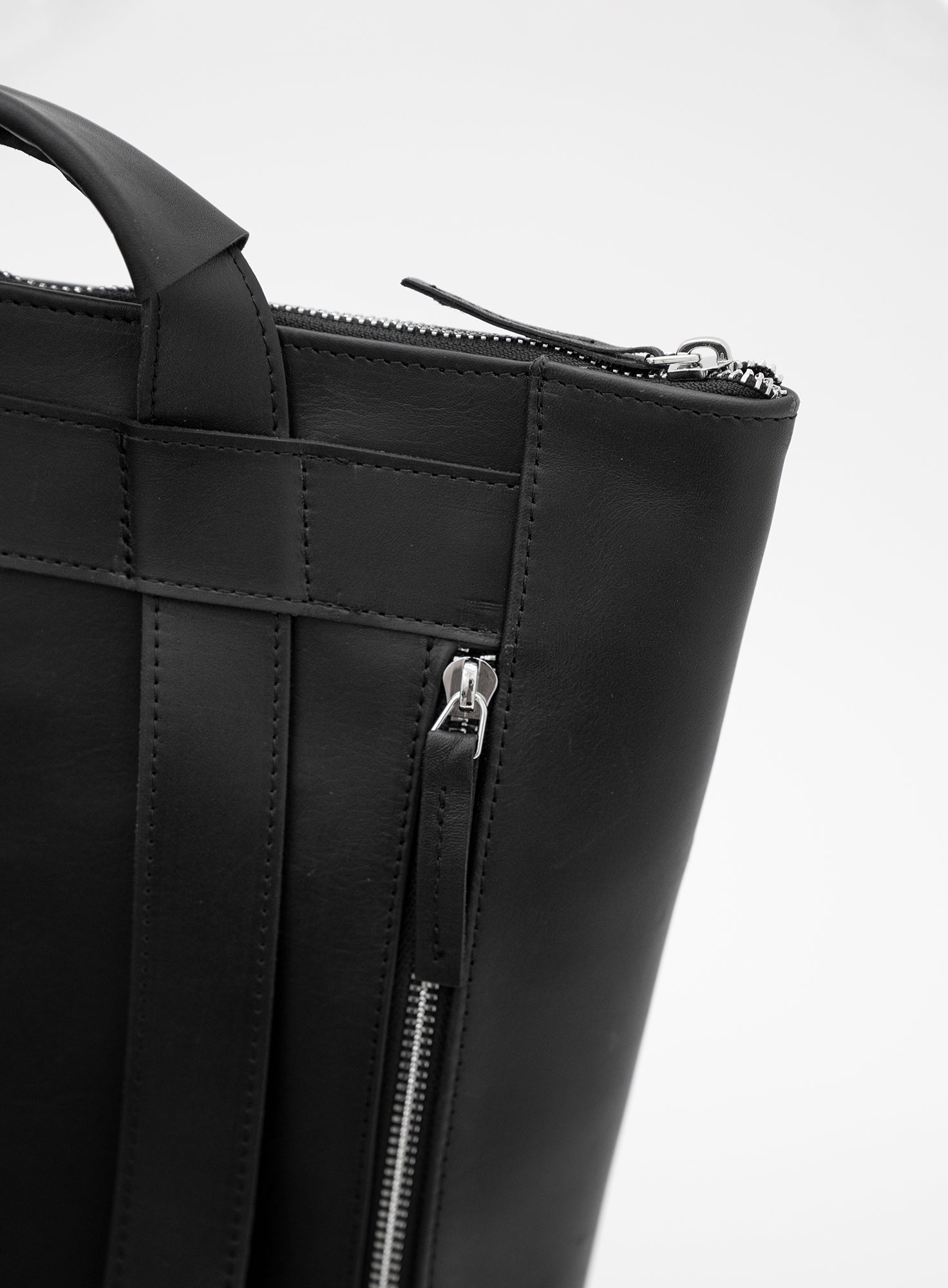 TOTE_BACKPACK_ELLIOT_VEGAN_BLACK_Designed_in_Berlin_Made_to_last_Handmade_in_Poland.