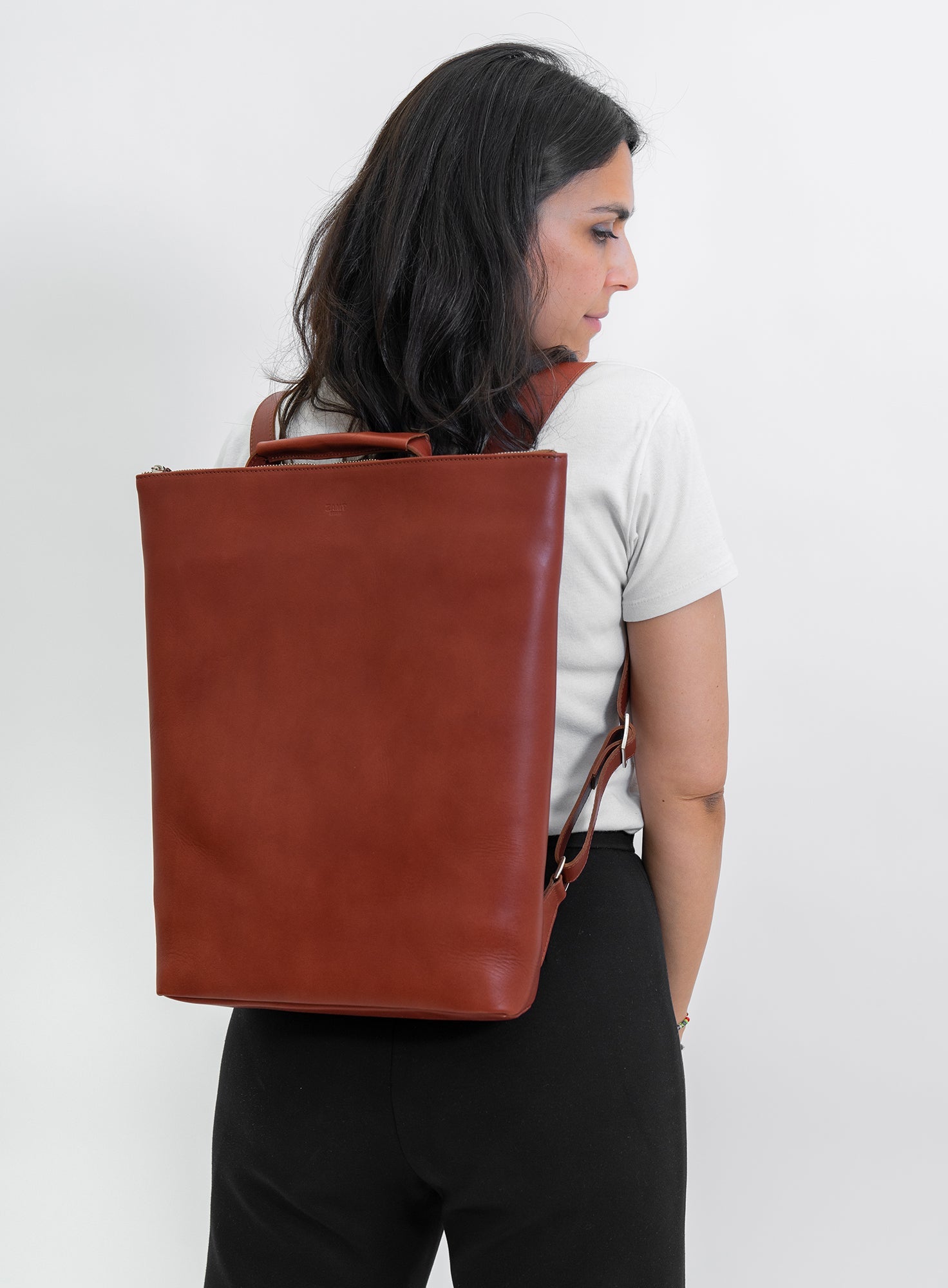 TOTE_BACKPACK_ELLIOT_COGNAC_Designed_in_Berlin_Made_to_last_Handmade_in_Poland.