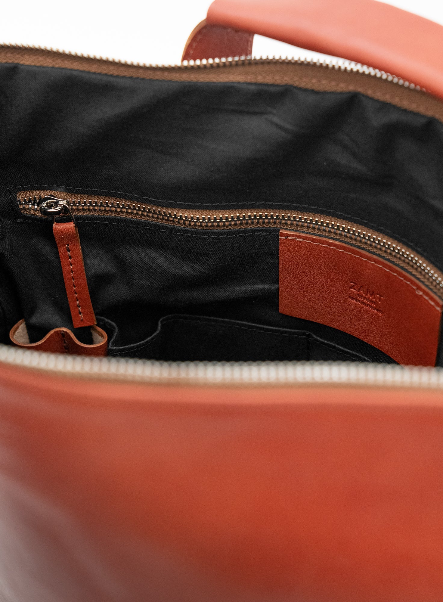 TOTE_BACKPACK_ELLIOT_COGNAC_Designed_in_Berlin_Made_to_last_Handmade_in_Poland.