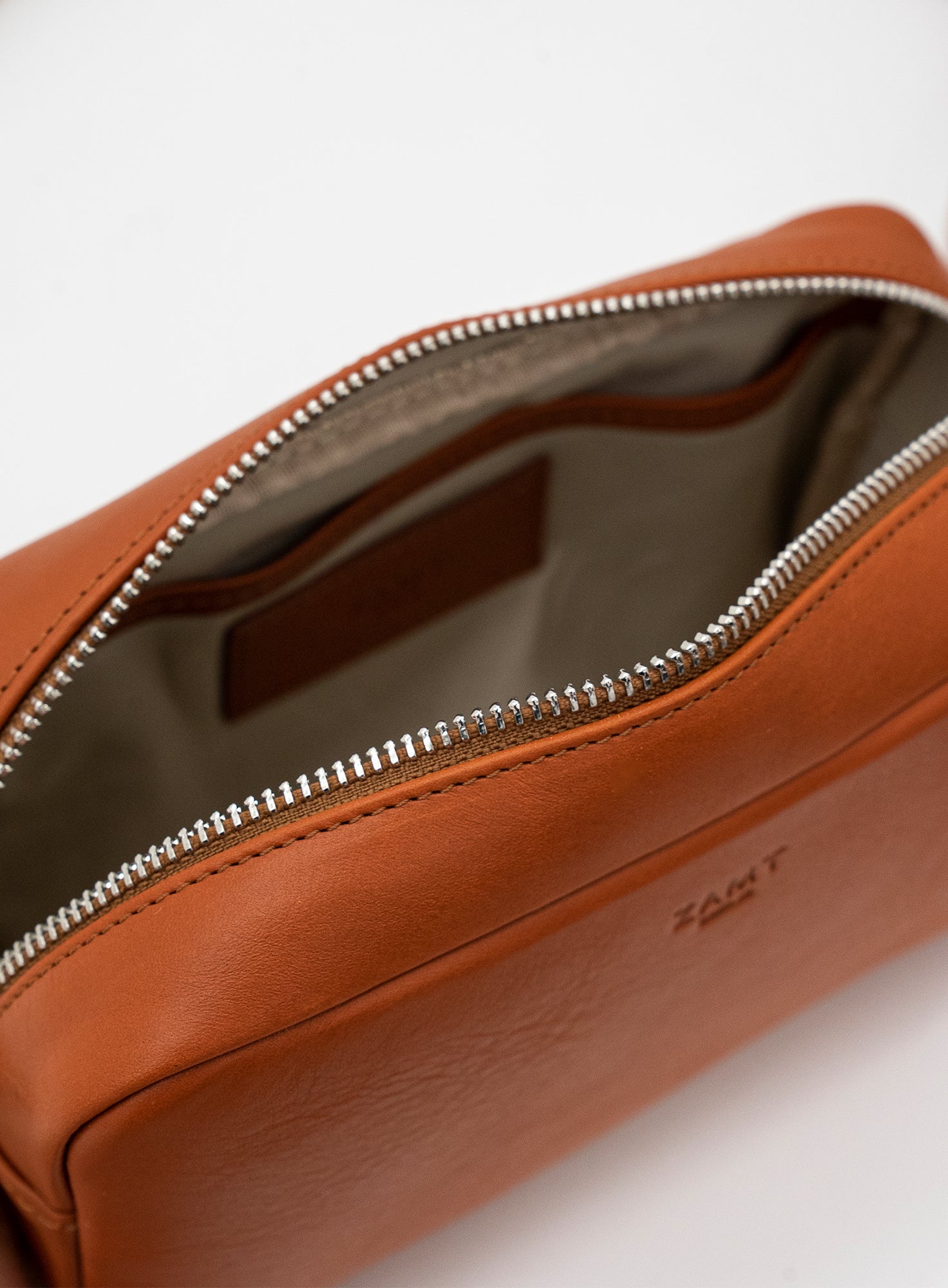 CROSSBODY_AVA_Cognac_Designed_in_Berlin_Made_to_last_Handmade_in_Turkey.