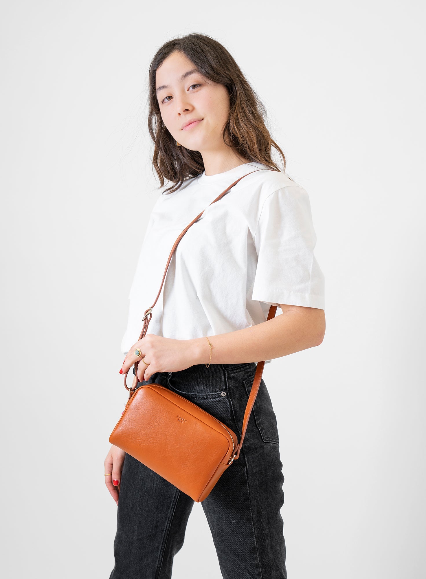 CROSSBODY_AVA_Cognac_Designed_in_Berlin_Made_to_last_Handmade_in_Turkey.