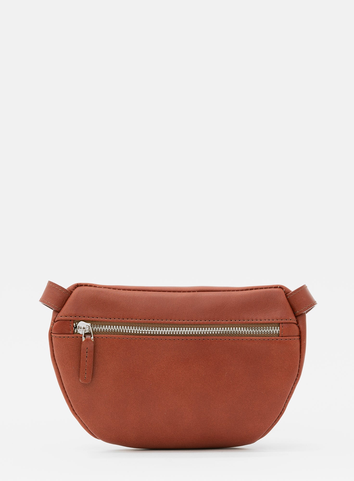 HIP_BAG_CAN_Cognac_Designed_in_Berlin_Made_to_last_Handmade_in_Poland.