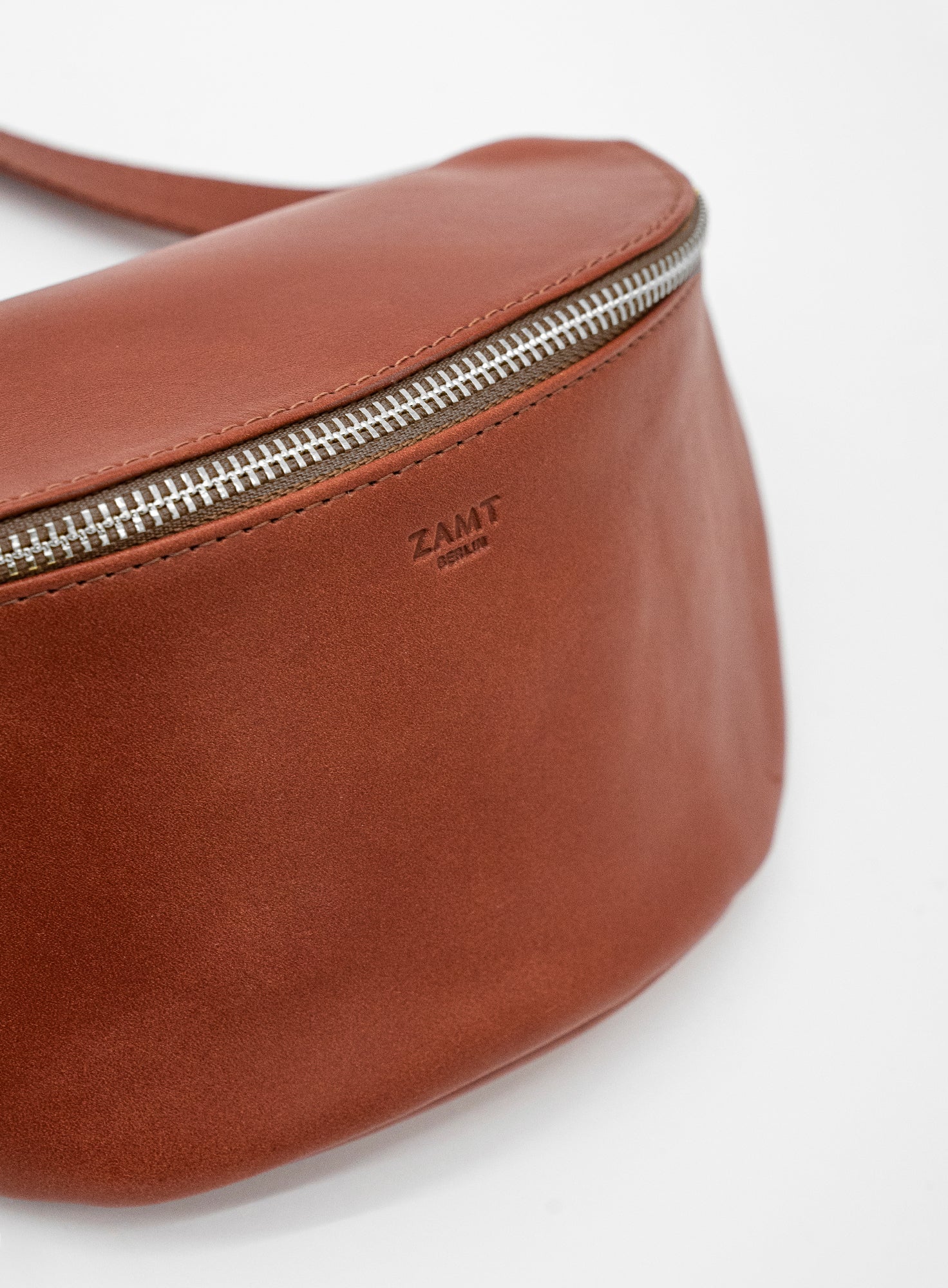HIP_BAG_CAN_Cognac_Designed_in_Berlin_Made_to_last_Handmade_in_Poland.