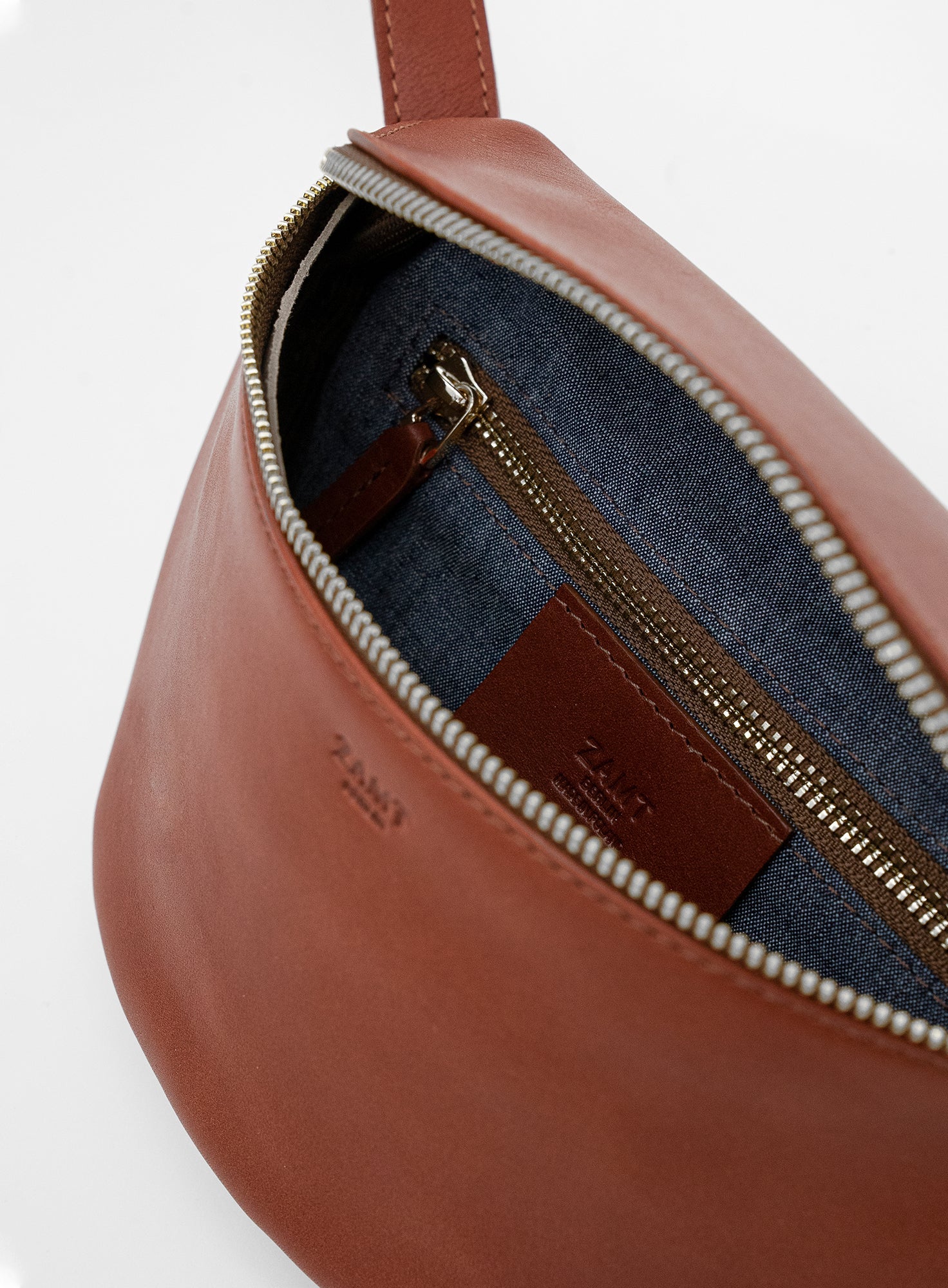 HIP_BAG_CAN_Cognac_Designed_in_Berlin_Made_to_last_Handmade_in_Poland.