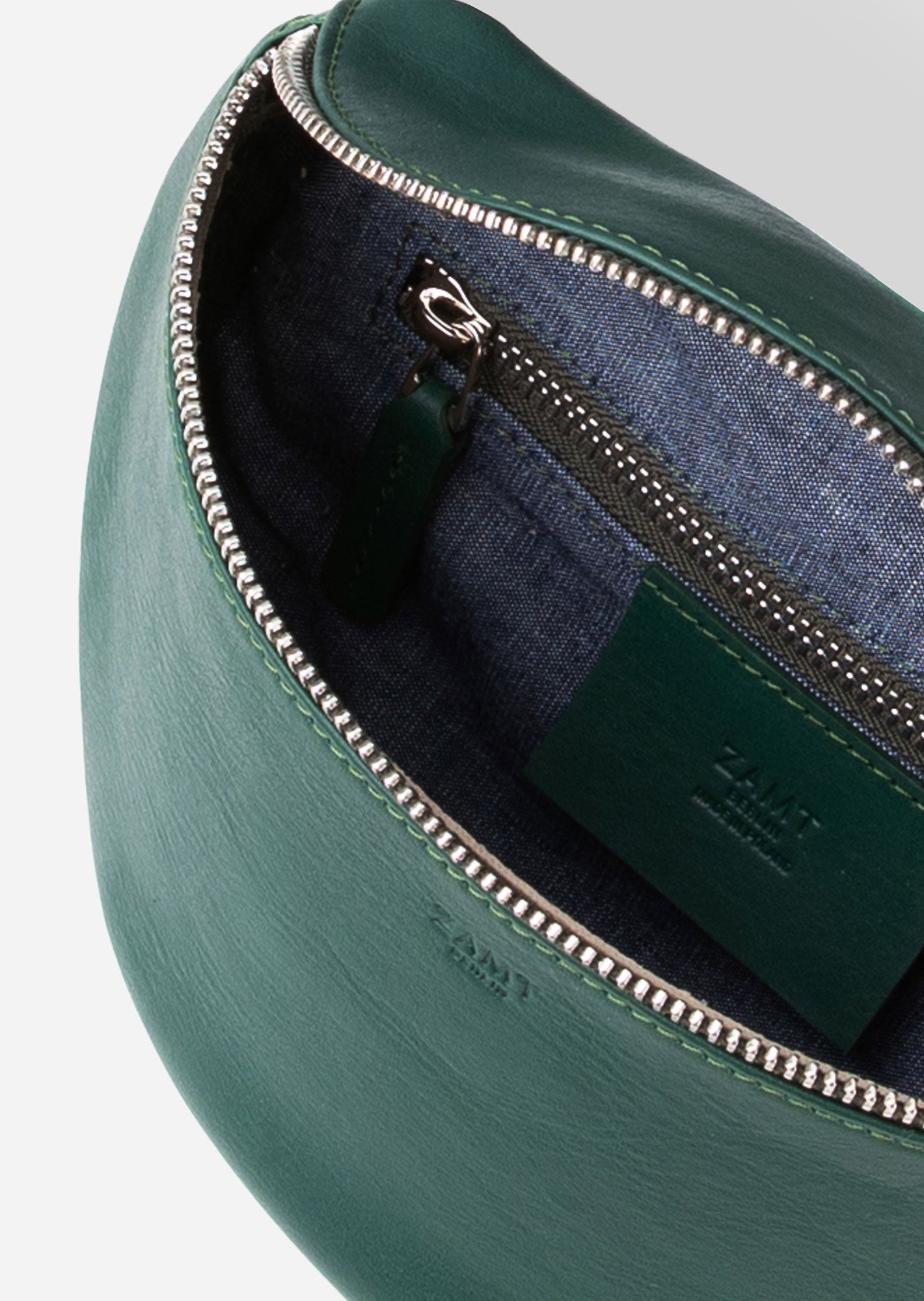 HIP_BAG_CAN_Green_Designed_in_Berlin_Made_to_last_Handmade_in_Poland.