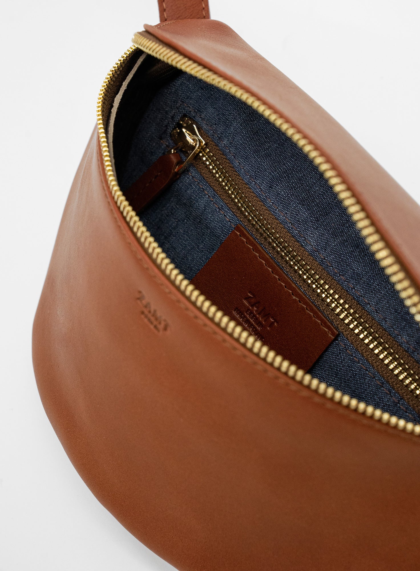 HIP_BAG_CAN_Cognac_Gold_Designed_in_Berlin_Made_to_last_Handmade_in_Poland.
