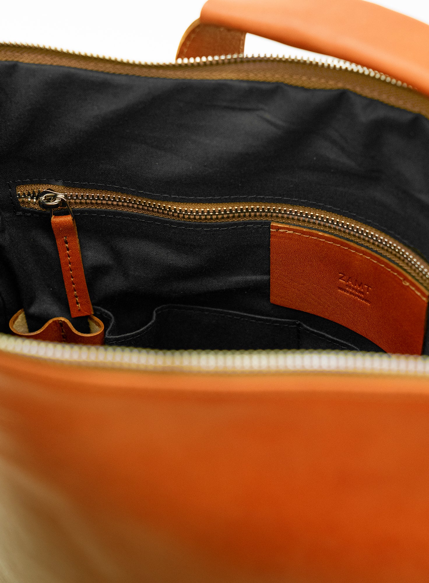 TOTE_BACKPACK_ELLIOT_BRANDY_Designed_in_Berlin_Made_to_last_Handmade_in_Poland.