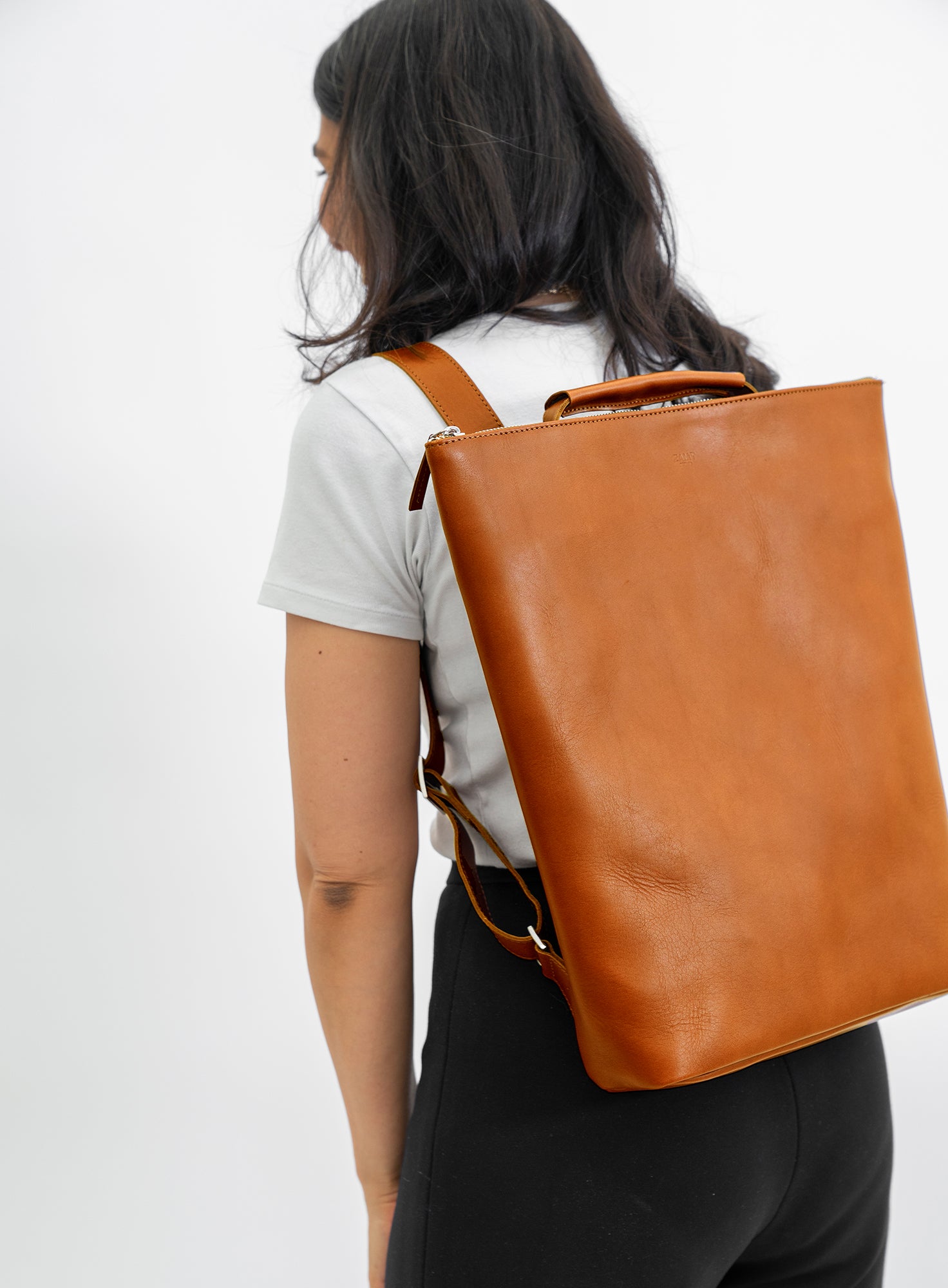 TOTE_BACKPACK_ELLIOT_BRANDY_Designed_in_Berlin_Made_to_last_Handmade_in_Poland.