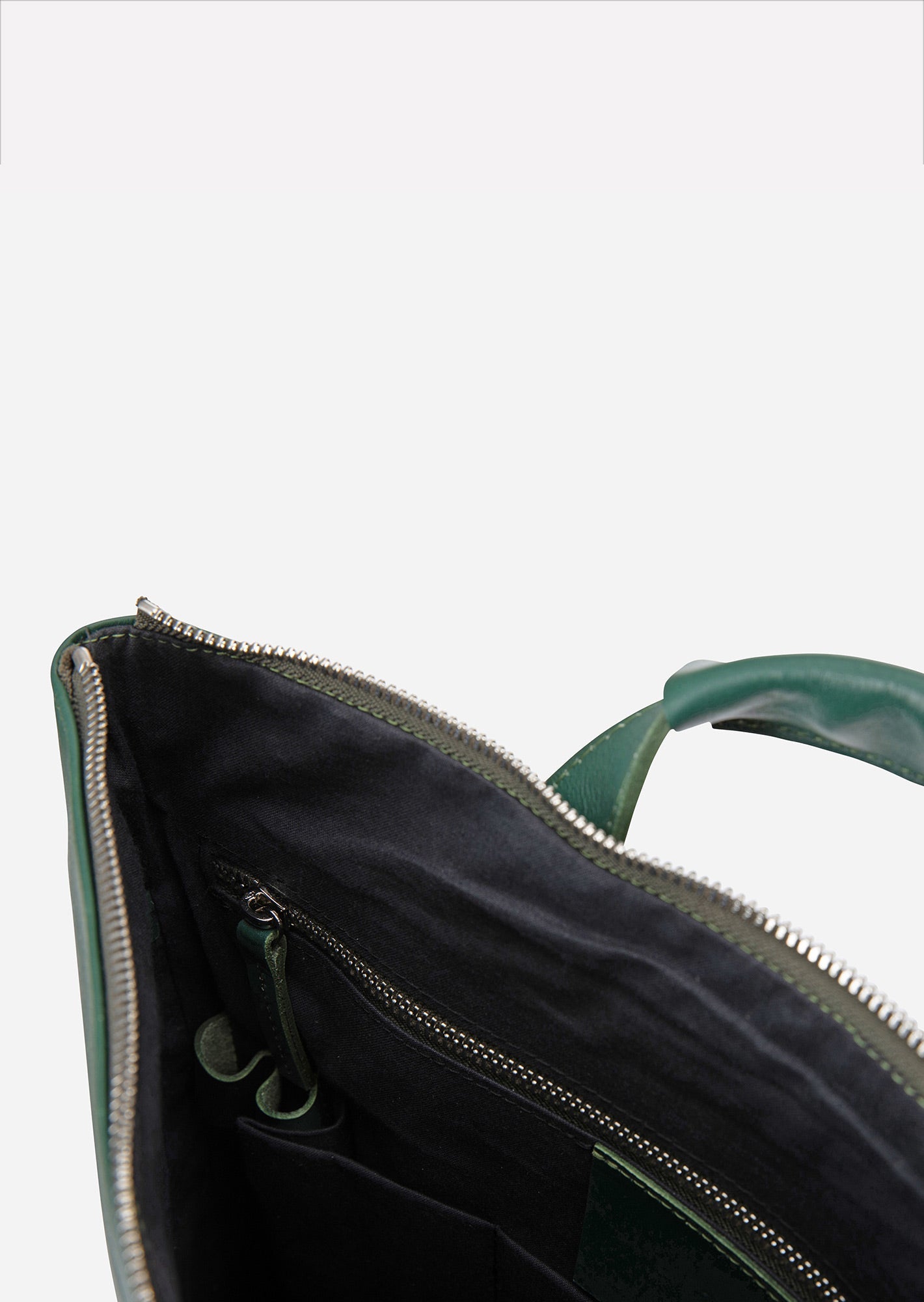 TOTE_BACKPACK_ELLIOT_GREEN_Designed_in_Berlin_Made_to_last_Handmade_in_Poland.