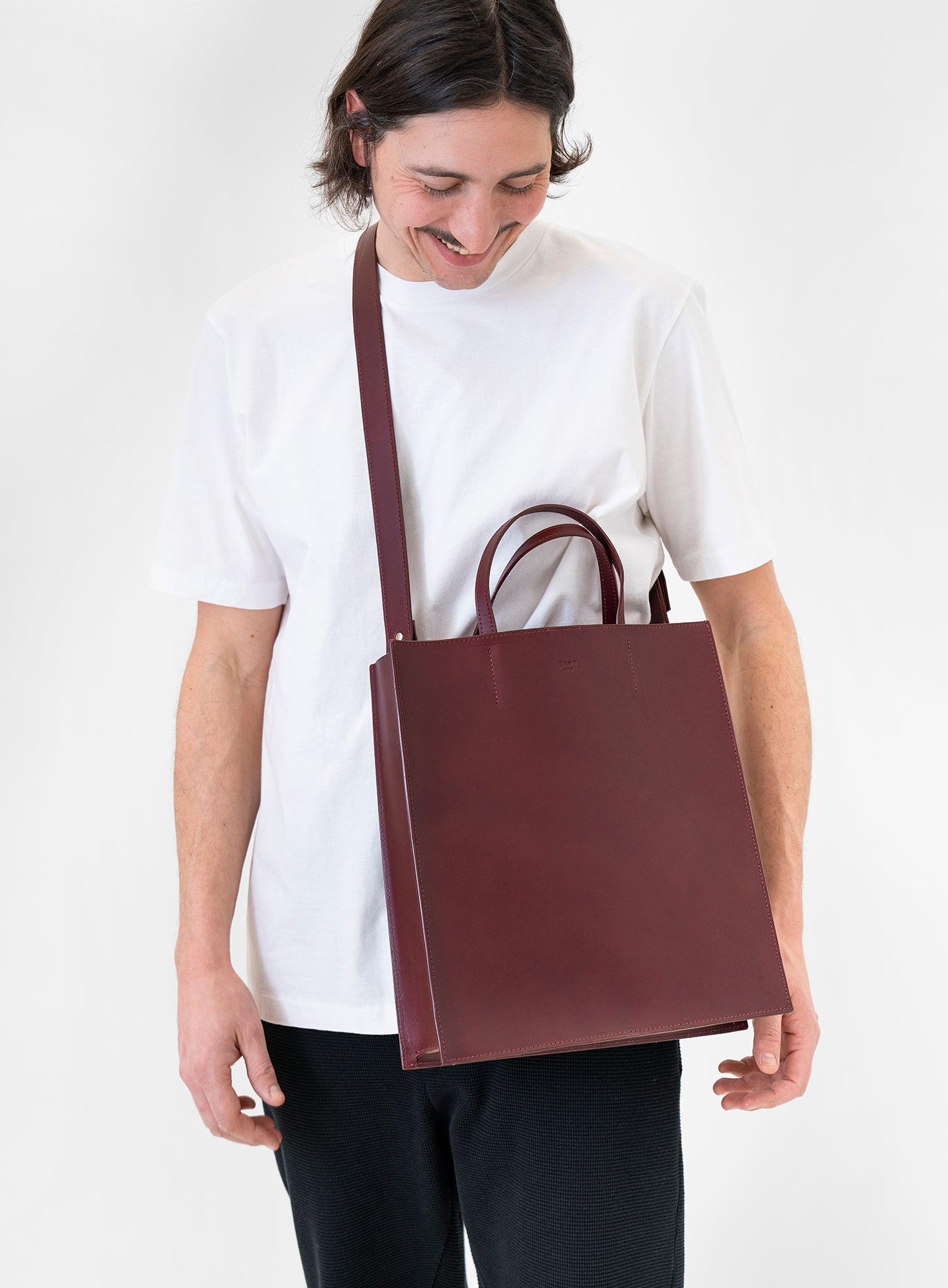 CONTAINER_BAG_FINCH_BORDEAUX_Designed_in_Berlin_Made_to_last_Handmade_in_Poland.