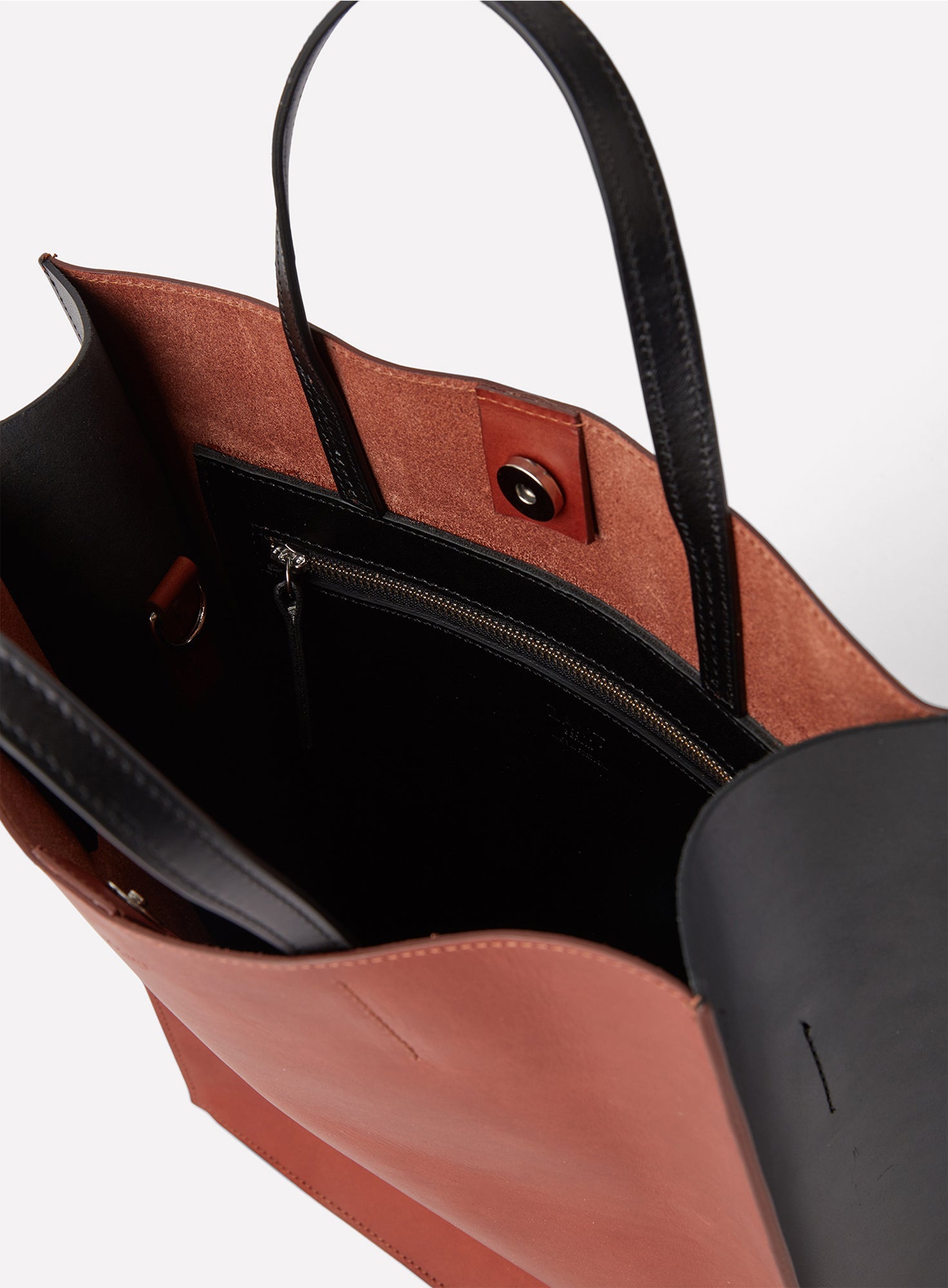 CONTAINER_BAG_FINCH_BROWN_AND_BLACK_Designed_in_Berlin_Made_to_last_Handmade_in_Poland.
