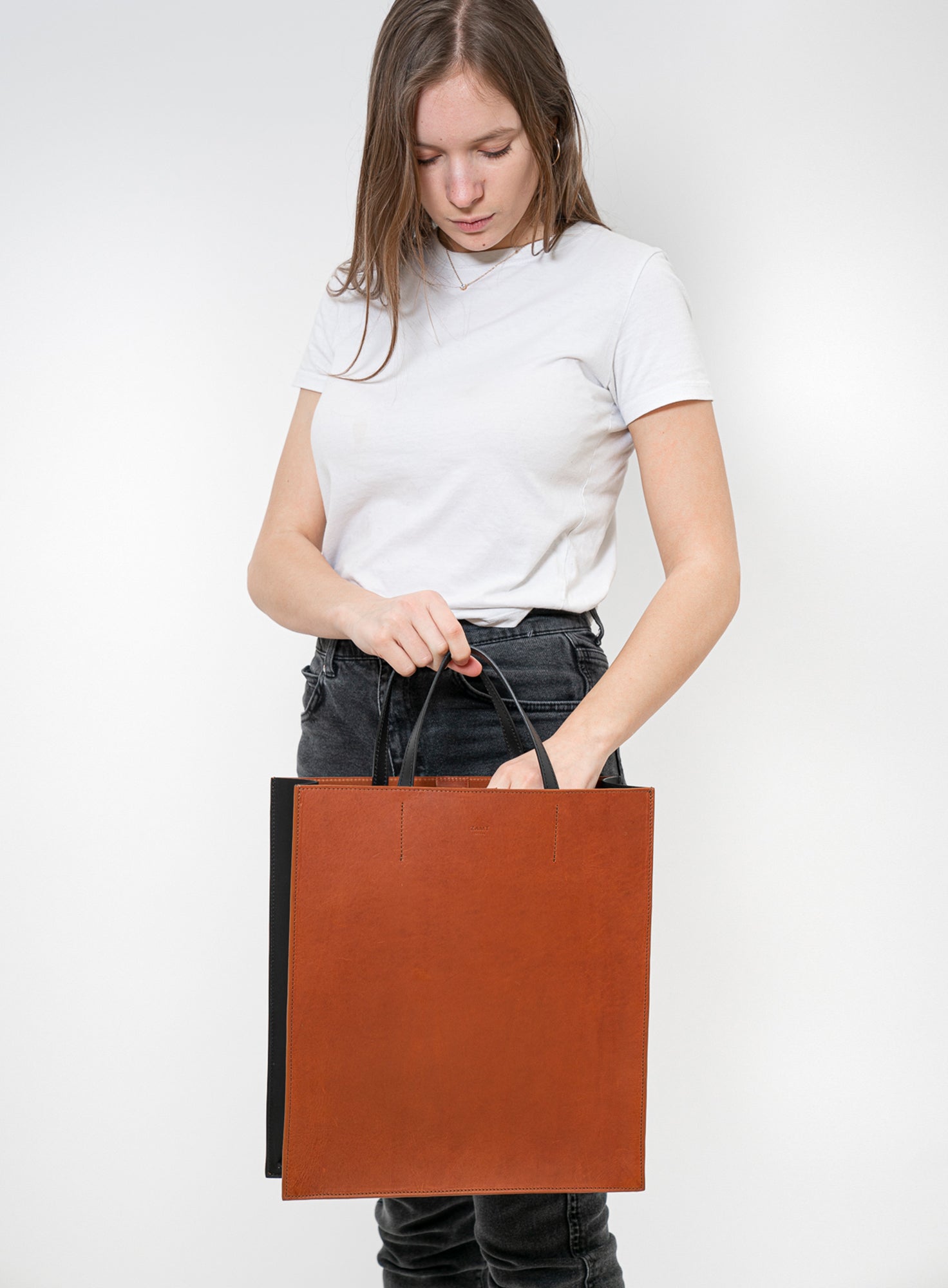 CONTAINER_BAG_FINCH_BROWN_AND_BLACK_Designed_in_Berlin_Made_to_last_Handmade_in_Poland.