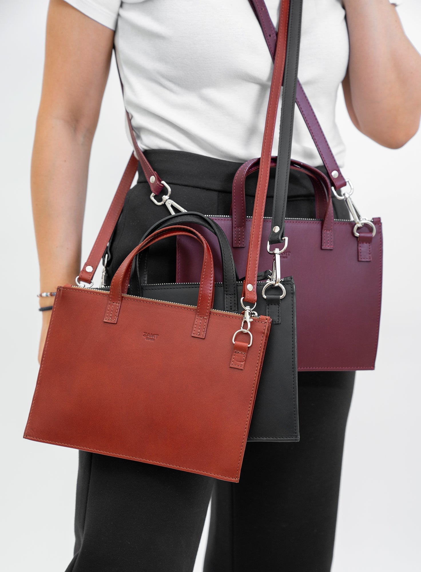 CROSSBODY_POUCH_LEYAN_COGNAC_Designed_in_Berlin_Made_to_last_Handmade_in_Poland.