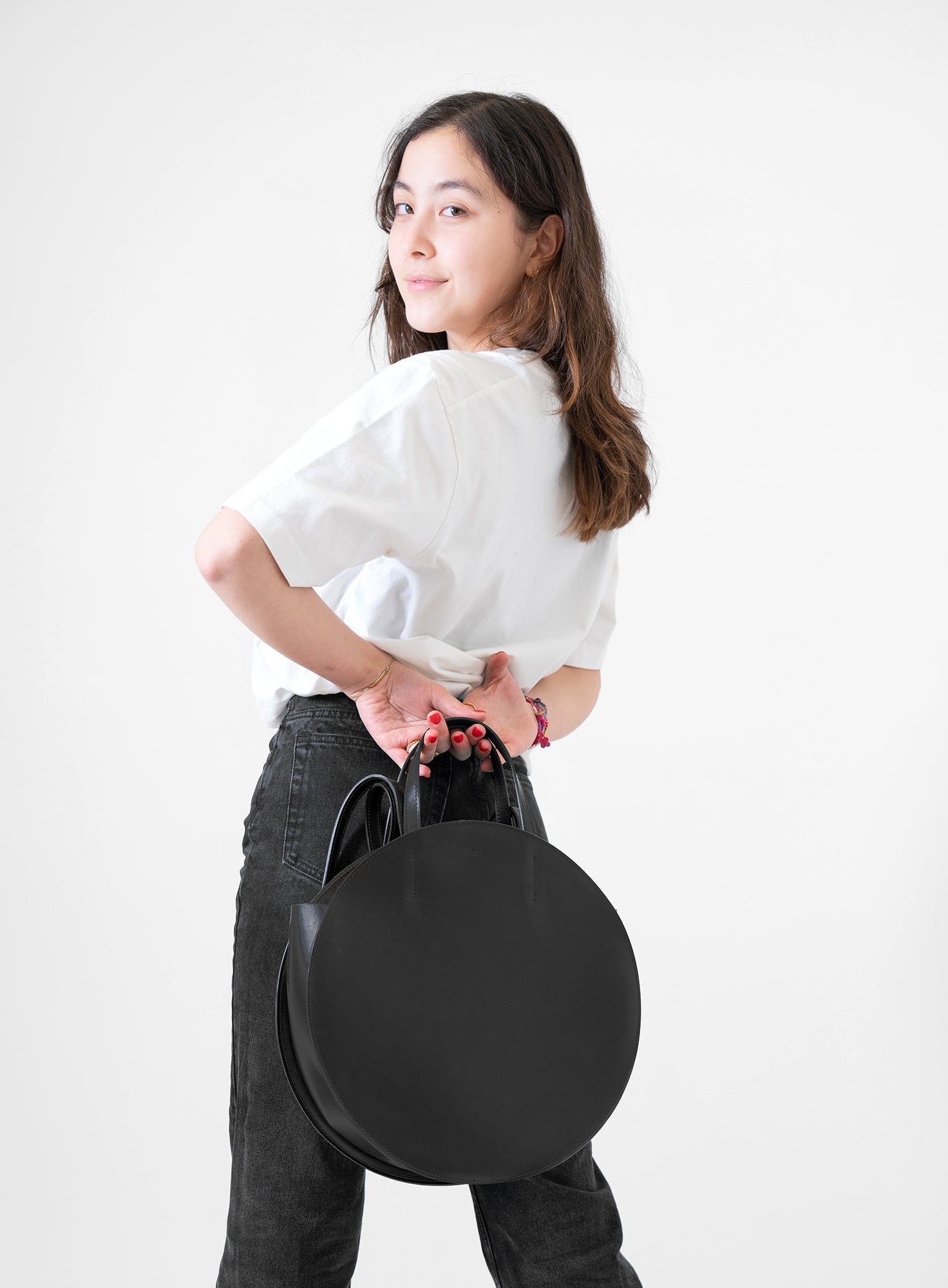 ROUND_Bag_Myra_BLACK_Designed_in_Berlin_Made_to_last_Handmade_in_Portugal.