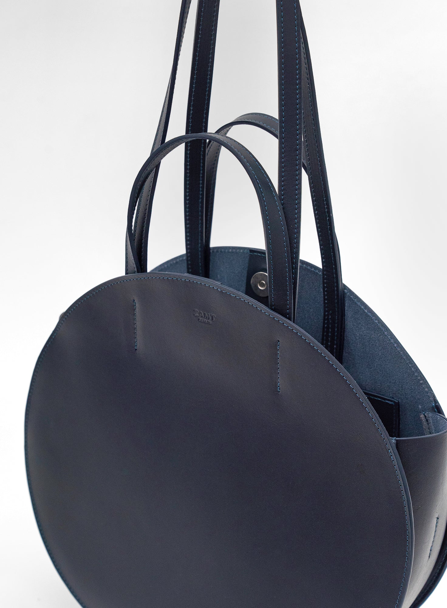 ROUND_Bag_Myra_NAVY_Designed_in_Berlin_Made_to_last_Handmade_in_Portugal.