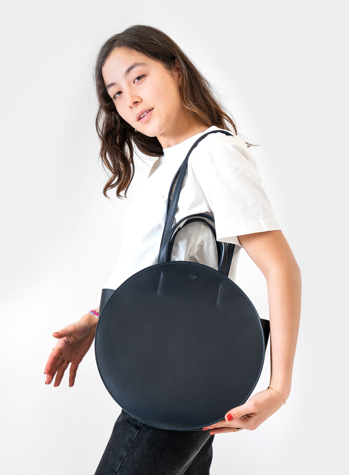 ROUND_Bag_Myra_NAVY_Designed_in_Berlin_Made_to_last_Handmade_in_Portugal.