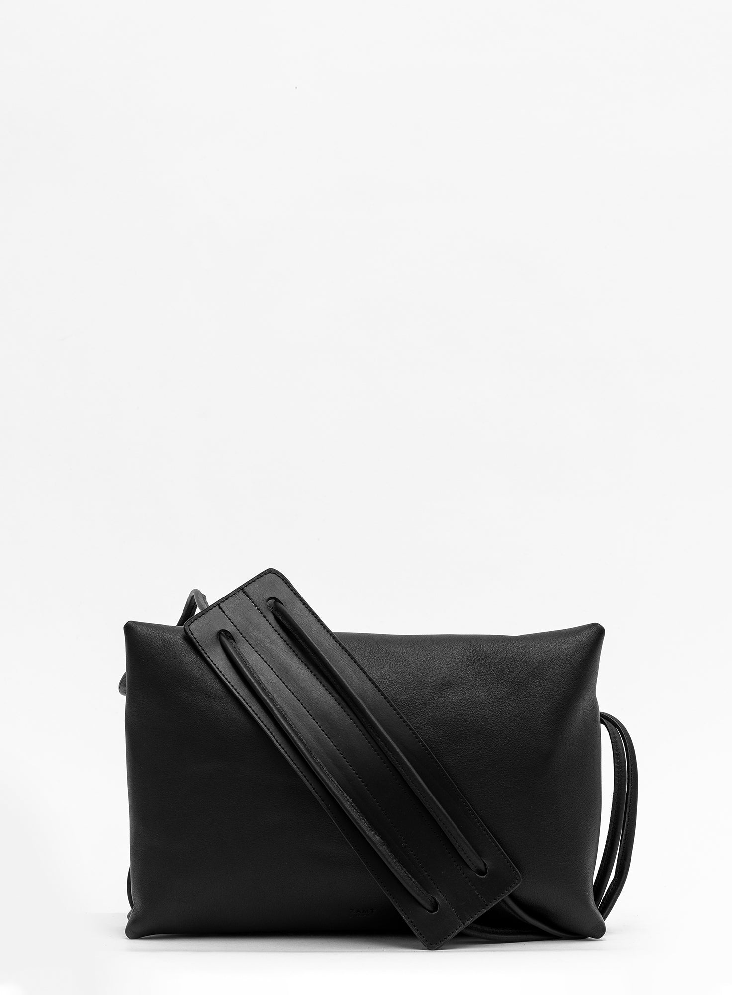 CROSSBODY_BAG_CHARLY_VEGAN_BLACK_Designed_in_Berlin_Made_to_last_Handmade_in_Poland.