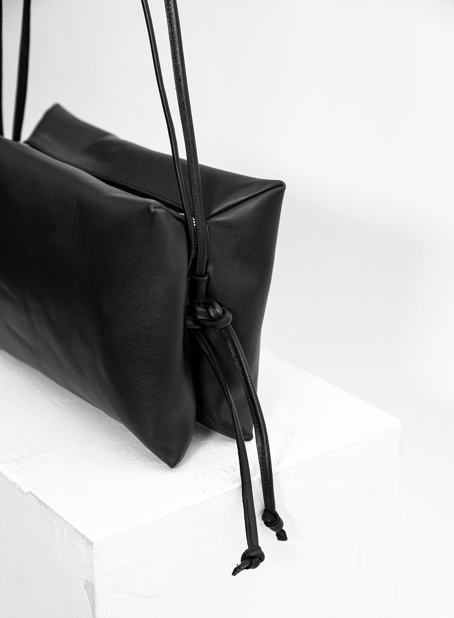 CROSSBODY_BAG_CHARLY_BLACK_Designed_in_Berlin_Made_to_last_Handmade_in_Poland.