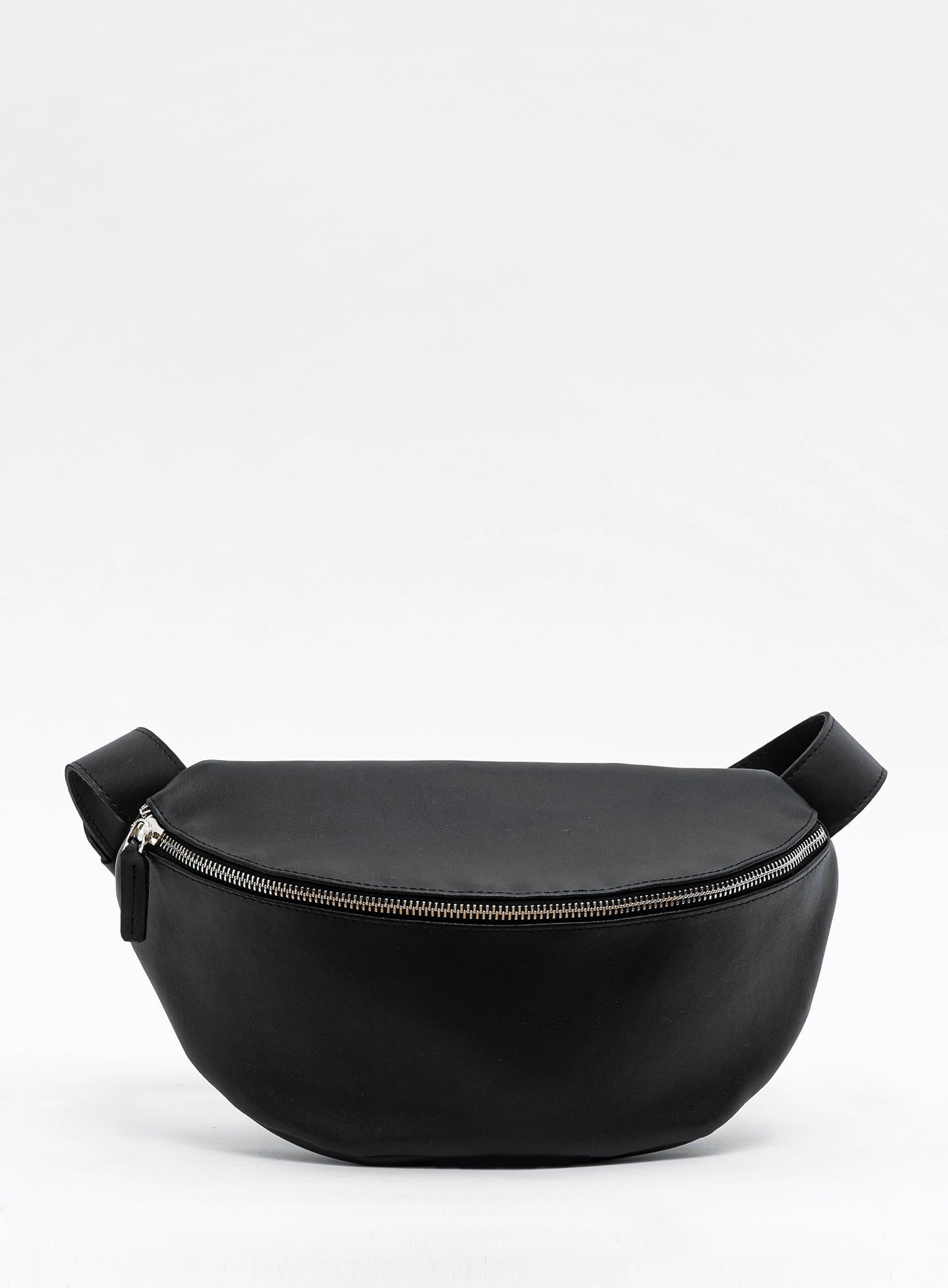 HIP_BAG_DJANGO_Vegan_Black_Designed_in_Berlin_Made_to_last_Handmade_in_Poland.