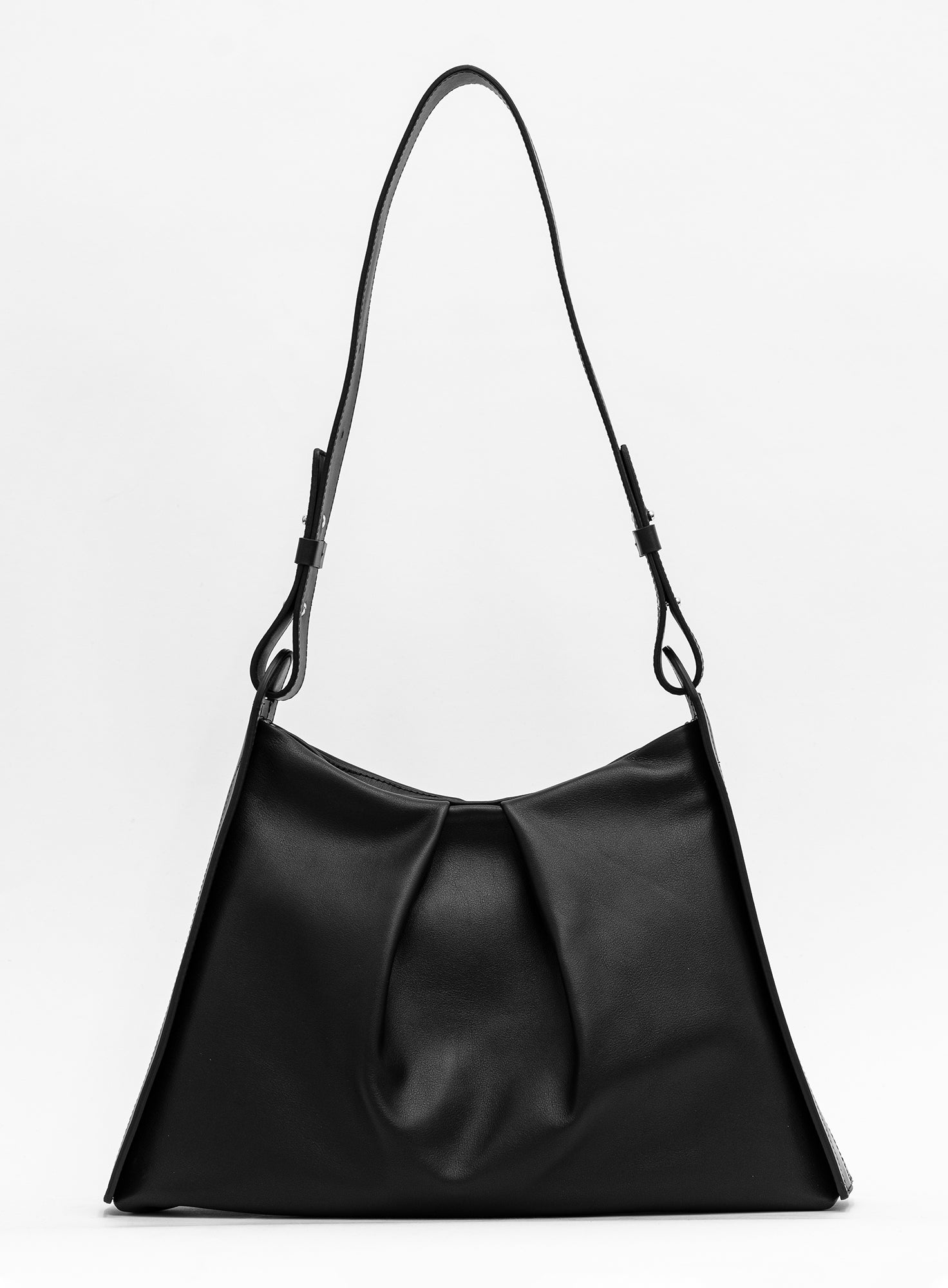 SHOULDER_BAG_RENEE_BLACK_Designed_in_Berlin_Made_to_last_Handmade_in_Poland.