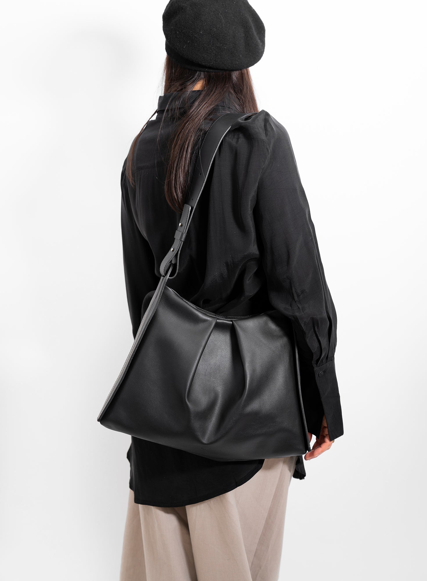 SHOULDER_BAG_RENEE_BLACK_Designed_in_Berlin_Made_to_last_Handmade_in_Poland.