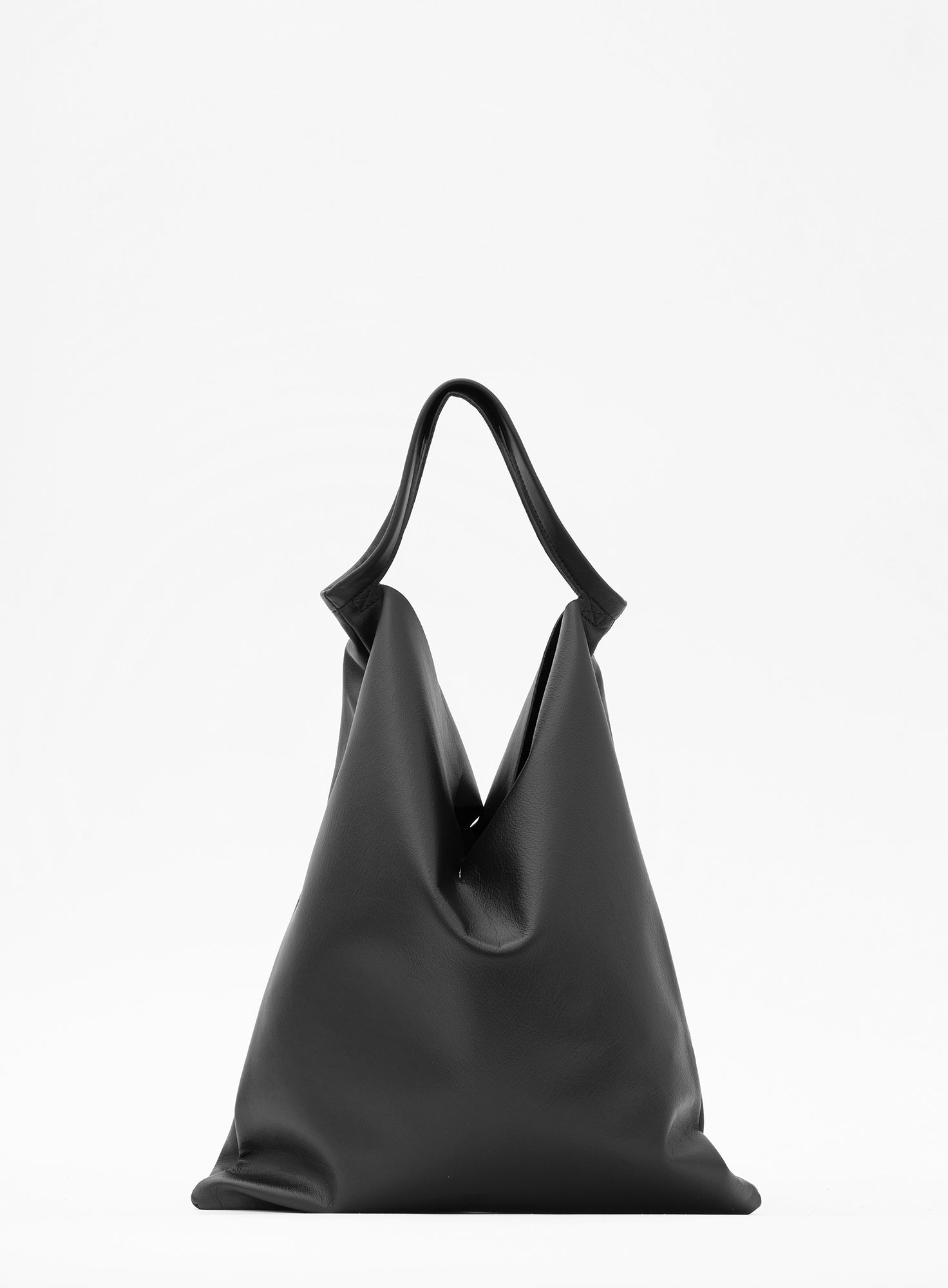SHOOPER_RIN_S_Black_Designed_in_Berlin_Made_to_last_Handmade_in_Poland.