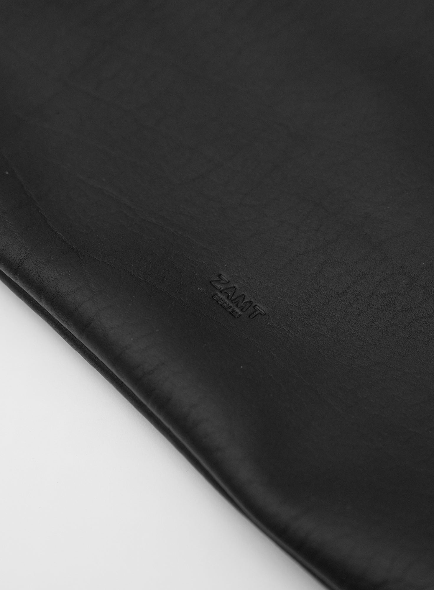 SHOOPER_RIN_S_Black_Designed_in_Berlin_Made_to_last_Handmade_in_Poland.