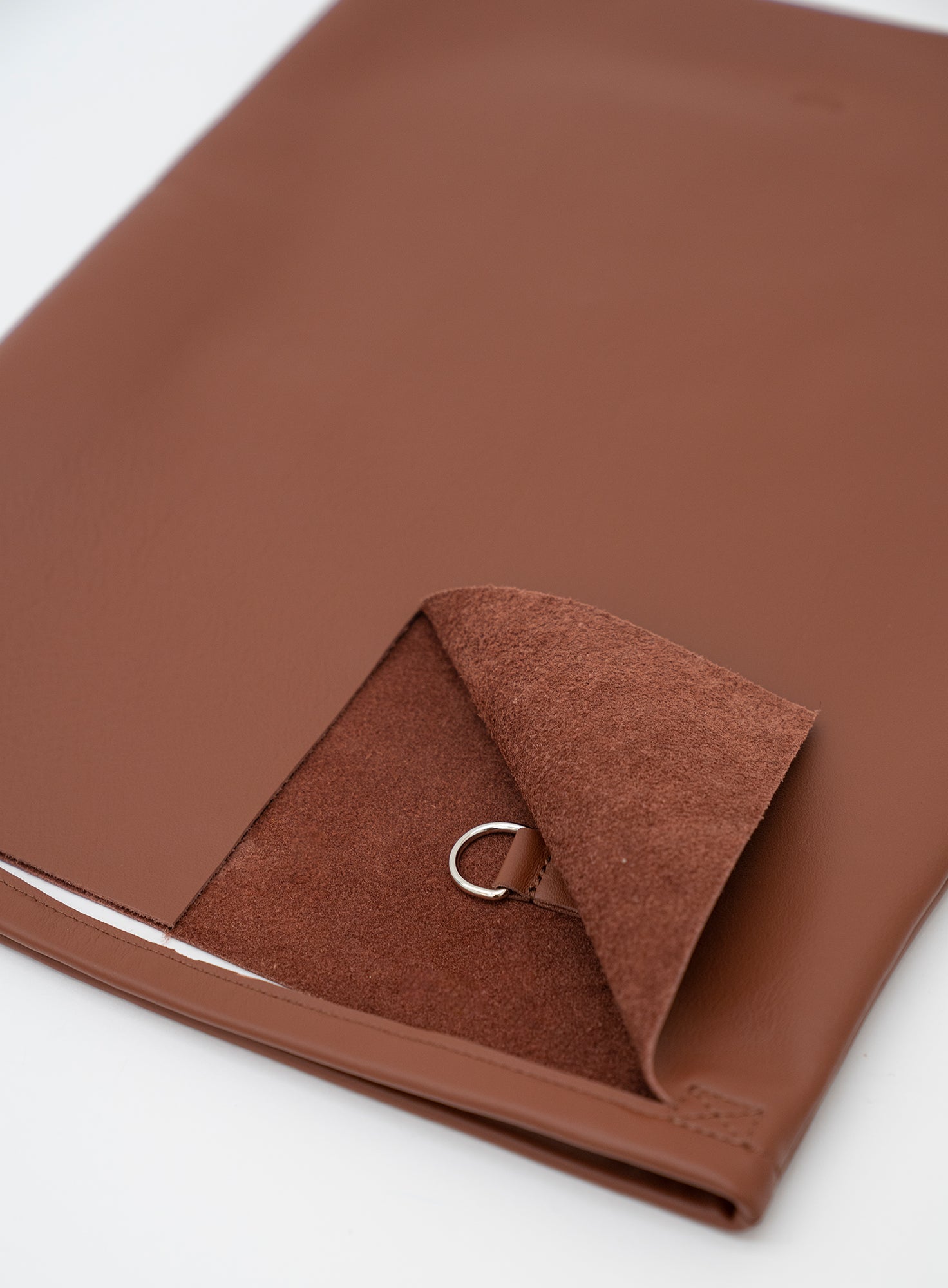 SHOOPER_RIN_S_Cognac_Designed_in_Berlin_Made_to_last_Handmade_in_Poland.
