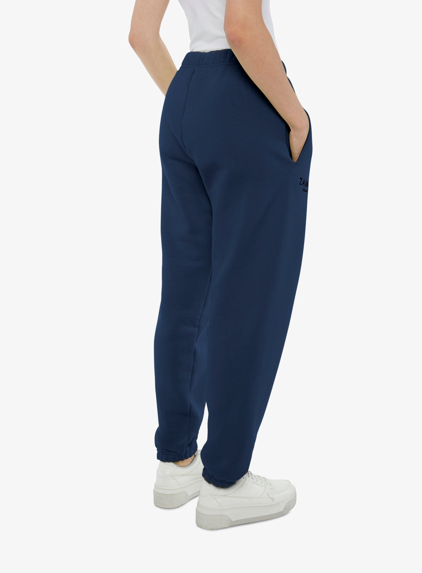 FAVORITE_03_SWEATPANTS_NAVY_Designed_in_Berlin_Made_to_last_Handmade_in_Poland.