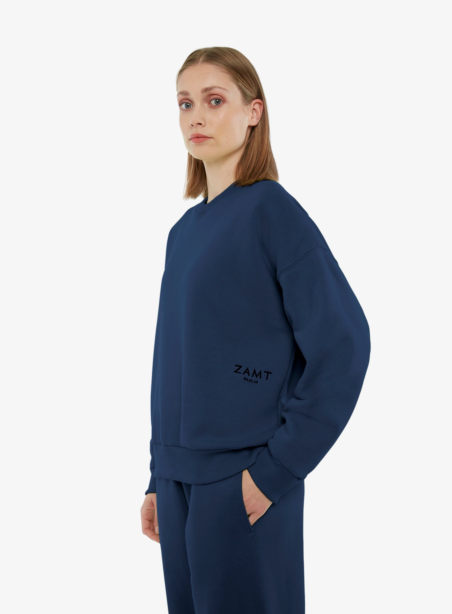 FAVORITE_01_SWEATER_NAVY_Designed_in_Berlin_Made_to_last_Handmade_in_Poland.